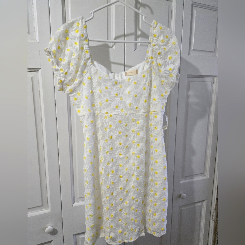 Alter'D State NWT White And Yellow Daisy Lace Puff Capsleeve Dress Size Large